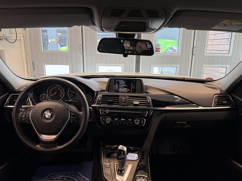 Bild 5 av BMW 318d Touring Steptronic Sport line Drag Lågmil LCI 150hk