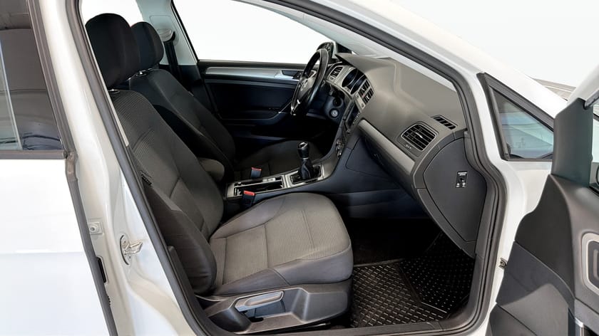 Bild 3 av Volkswagen Golf Base 1.6 TDI DPF BMT 110Hk / Drag / Kamera