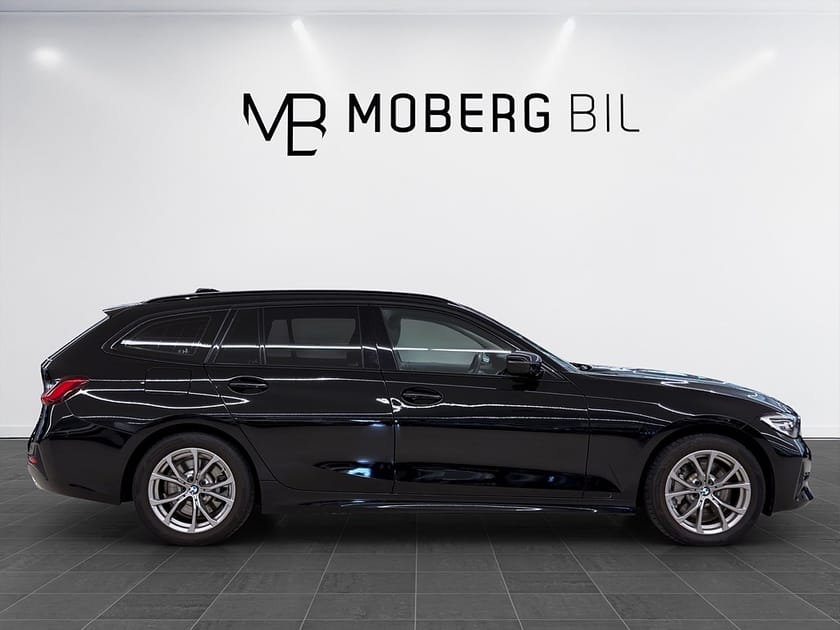 Bild 4 av BMW 330e xDrive Touring 292hk Sportline Navi HUD PDC Värmare