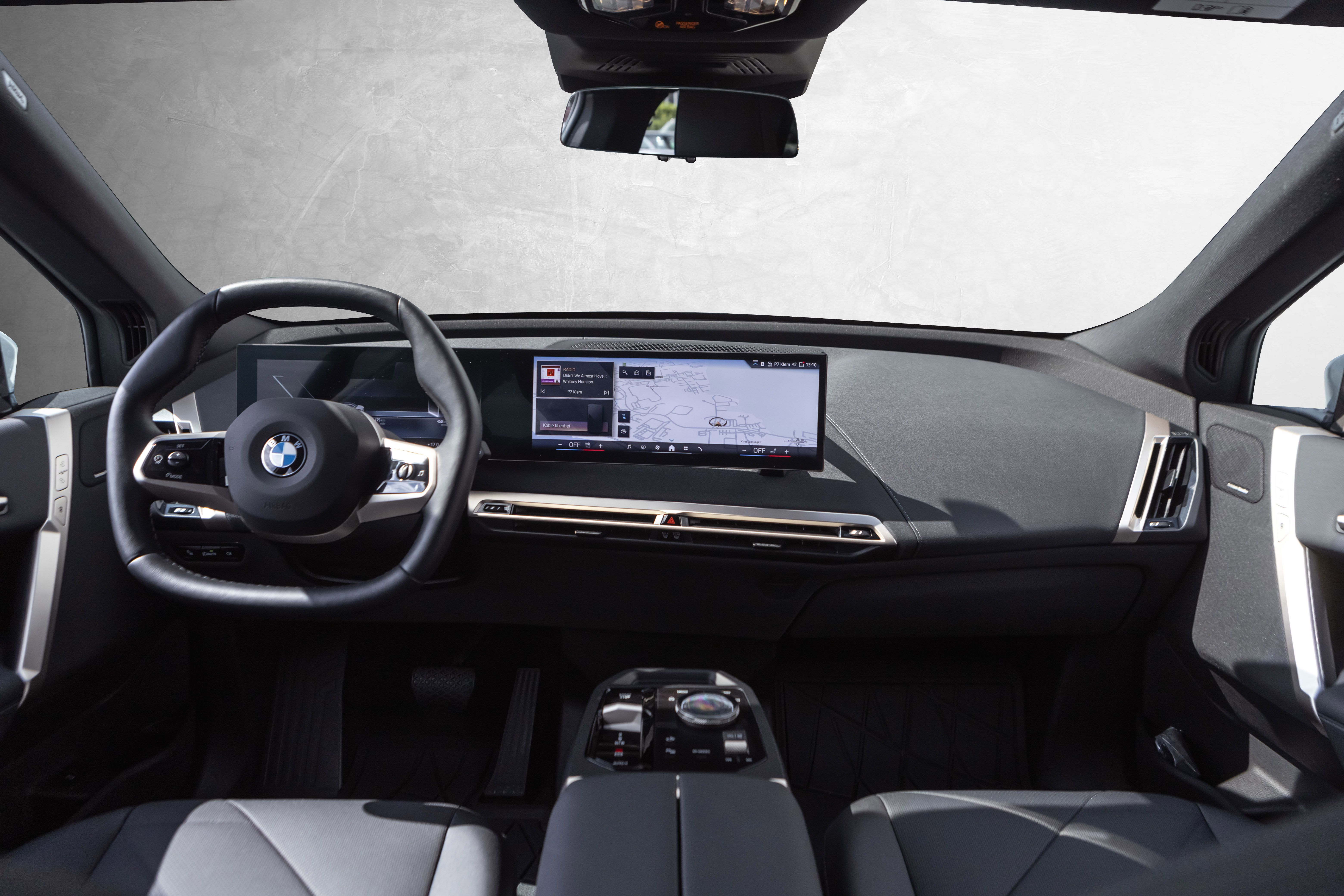 BMW iX xDrive60, 544hp, 2025