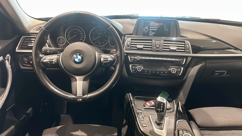 Bild 4 av BMW 320d xDrive Touring 190HK DRAG PANO
