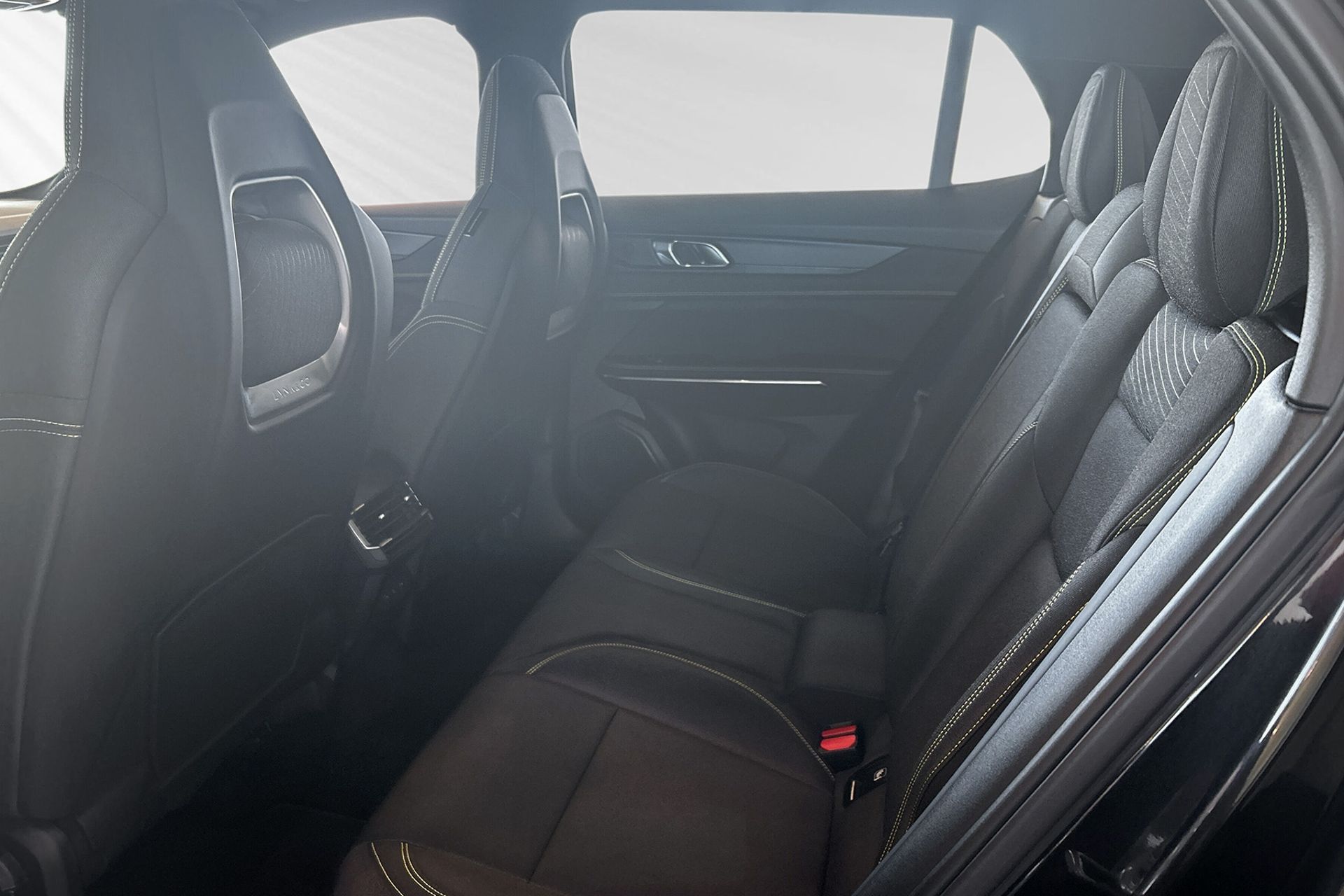 Lynk & Co 01 PHEV 2025, photo 6/10