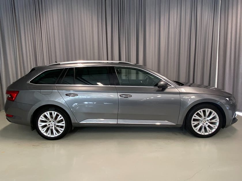 Bild 4 av Škoda Superb iV Kombi Skoda PHEV 218hk L&K Drag Navi Skinn
