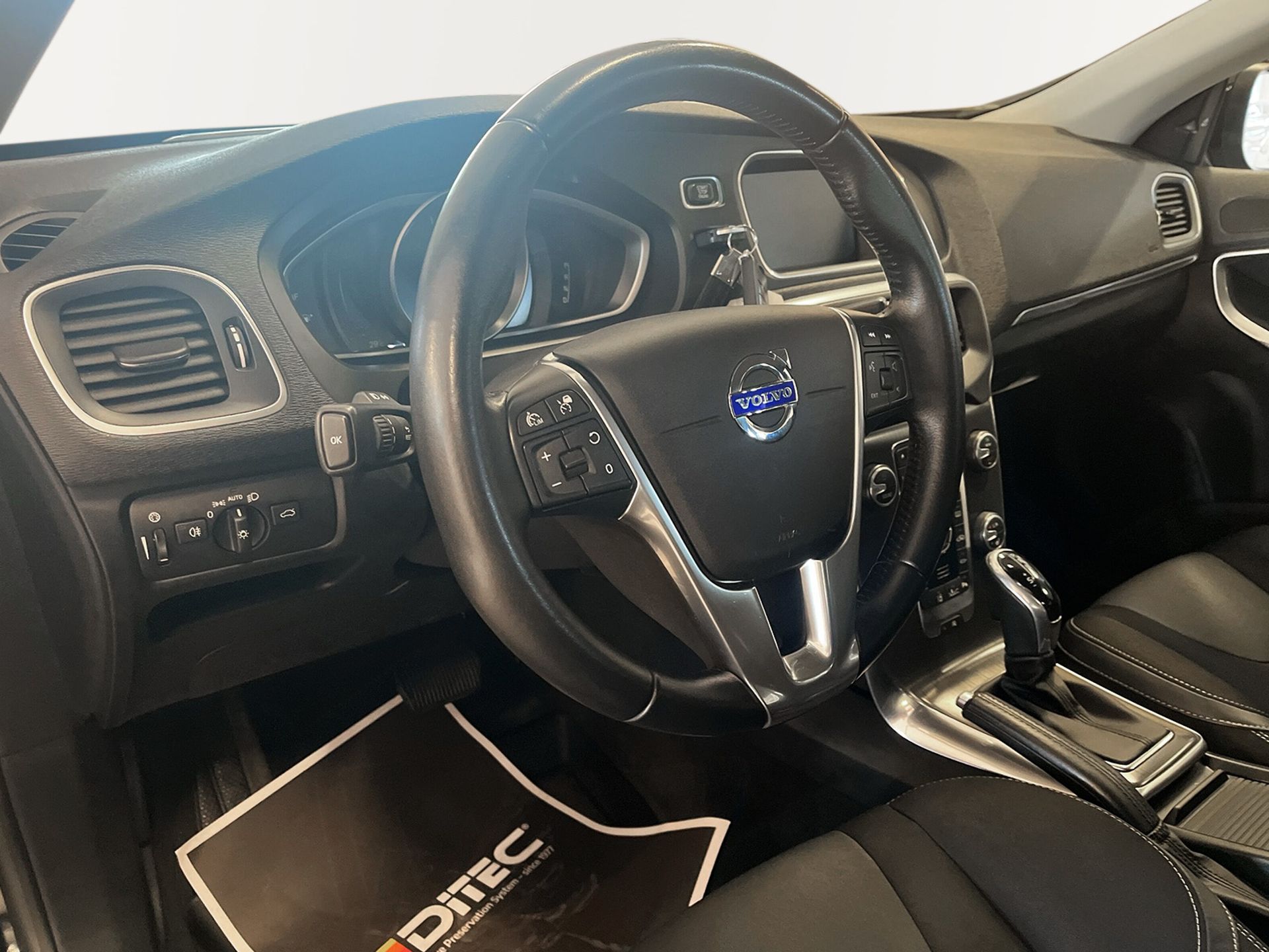 Volvo V40 D4 Momentum Business Edition 2016, bild 7/10