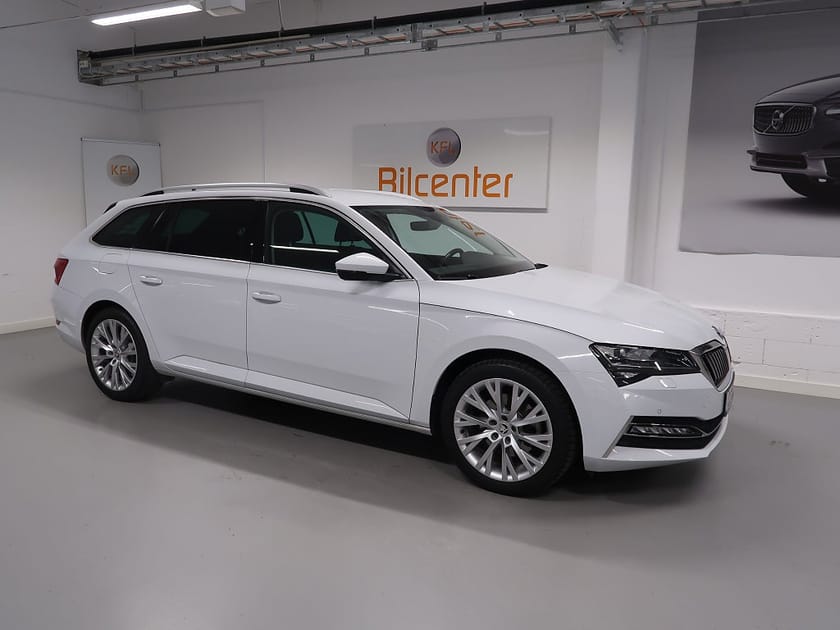 Bild 3 av Škoda Superb iV Kombi Skoda 1.4 TSI Style V-Däck ingår Cockpit-Drag-Kamera-Värma