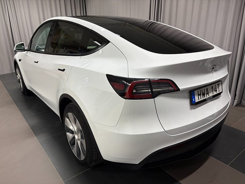 Bild 4 av Tesla Model Y Standard Range RWD Autopilot Drag Vinterhjul