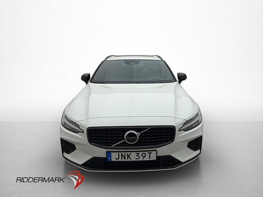 Bild 2 av Volvo V60 T8 AWD R-Design Pano HUD H/K Värm 360° BLIS Drag