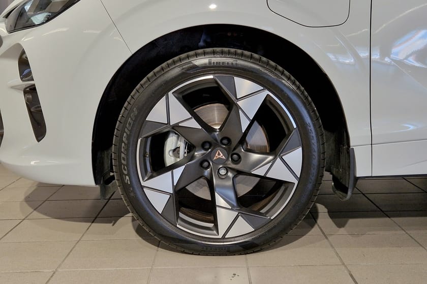 Bild 3 av CUPRA Terramar e-Hybrid 1.5 eHybrid | Drag | El-stolar | Matrix | DCC