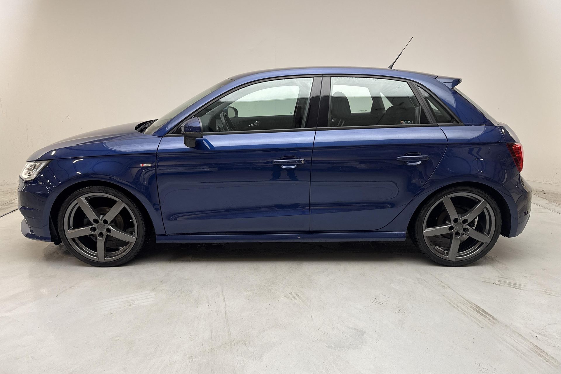 Audi A1 Sportback 1.0 TFSI 2017, bild 2/10
