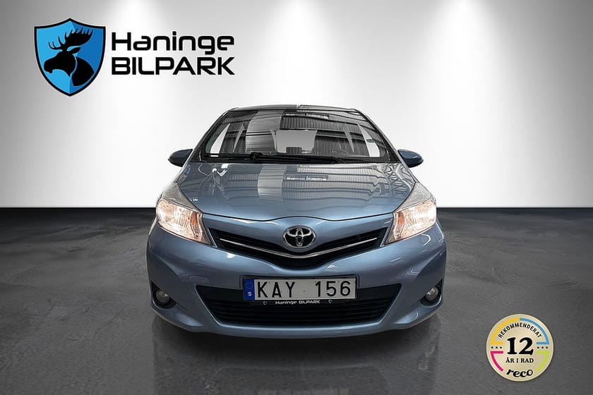 Bild 3 av Toyota Yaris 5DR 1.33 Dual / AUTOMAT / B-Kamera / 3,95% SUPERDEAL