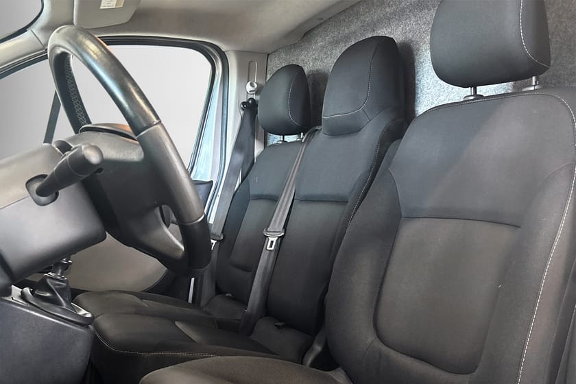 Bild 5 av Renault Trafic Skåpbil 2.7T 125HK | VÄRMARE | DRAG | KAMKEDJA
