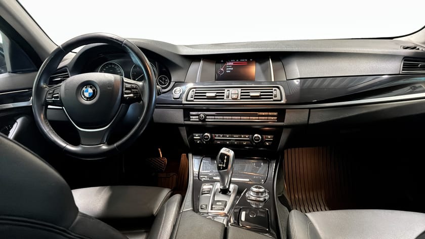 Bild 4 av BMW 520d Touring Drag Skinnklädsel Rattvärme