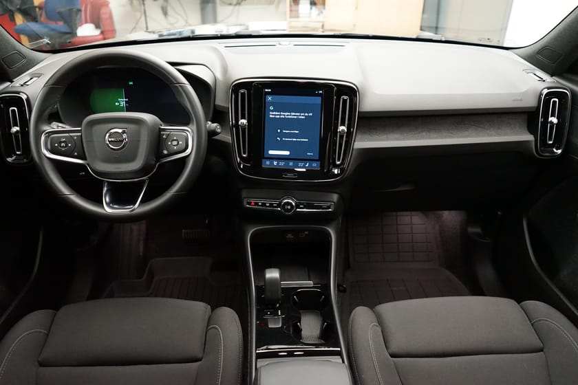 Bild 5 av Volvo XC40 Recharge Core Edition, Baklucka elmanövrerad, Dragkrok