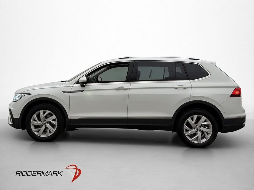 Bild 4 av Volkswagen Tiguan Allspace 7-sätes 2.0 TDI 4M 7-sits Cockpit Navi