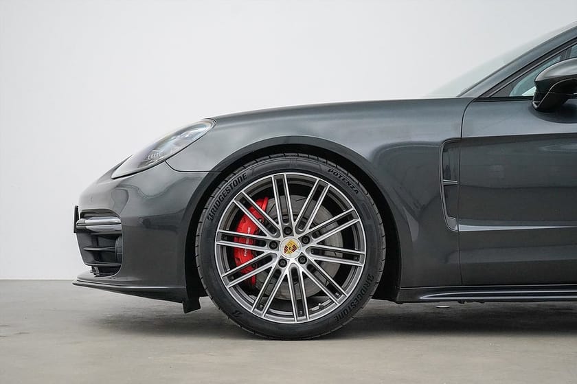Bild 2 av Porsche Panamera Turbo / 550hk / Pano / SE SPEC