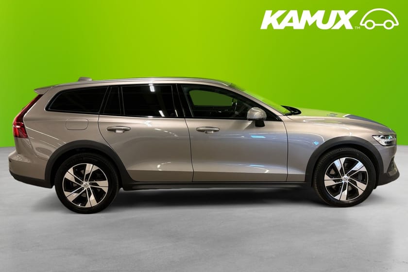 Bild 2 av Volvo V60 Cross Country B4 AWD Geartronic 197hk Värmare H/K Kamera Drag BLIS