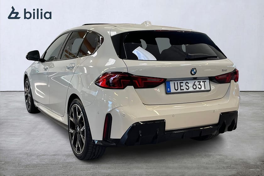 Bild 2 av BMW 120 M Sport Panorama 19" Harman Kardon Driving Assistant