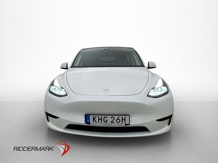 Bild 3 av Tesla Model Y Standard Range RWD Svensksåld Pano MOMS Drag