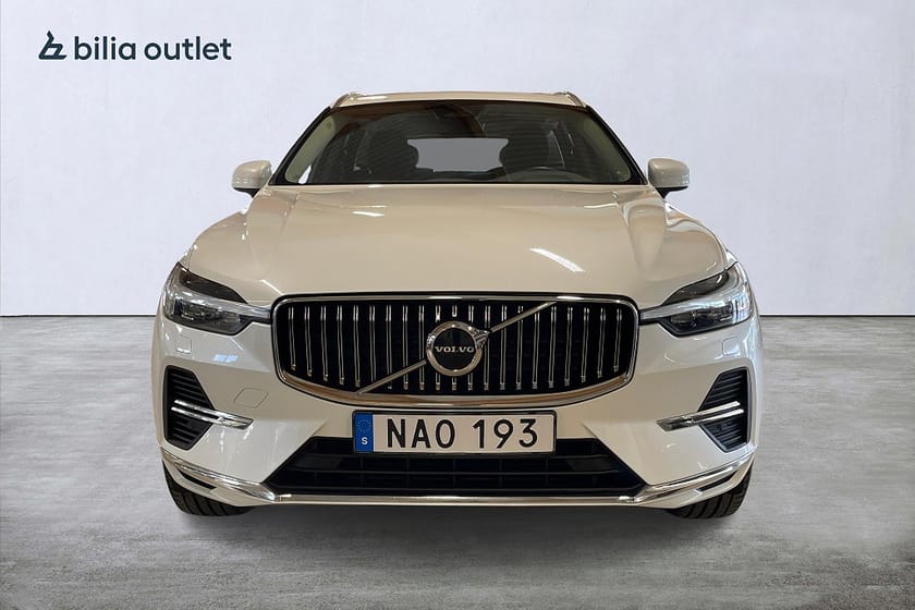 Bild 3 av Volvo XC60 Recharge T6 AWD Core Edition Panorama / B-Kamera / Drag