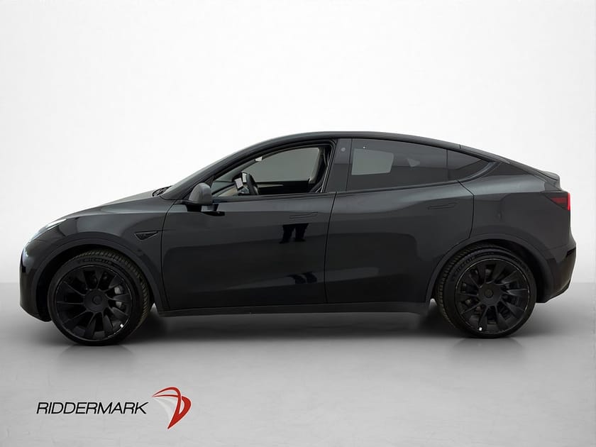 Bild 3 av Tesla Model Y Standard Range RWD Pano Moms Kamera AP Skinn Navi