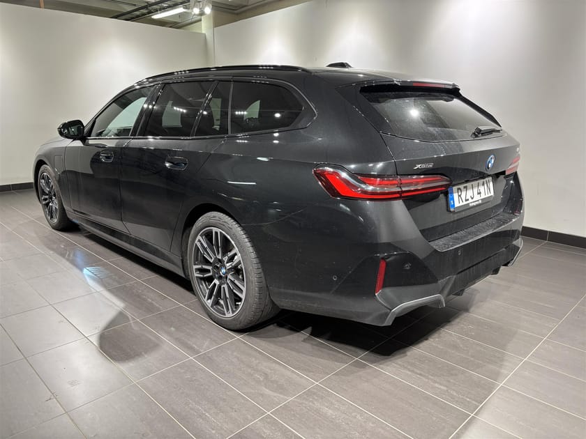 Bild 2 av BMW 530e xDrive Touring M Sport Pro Innovation Drag H K DAP