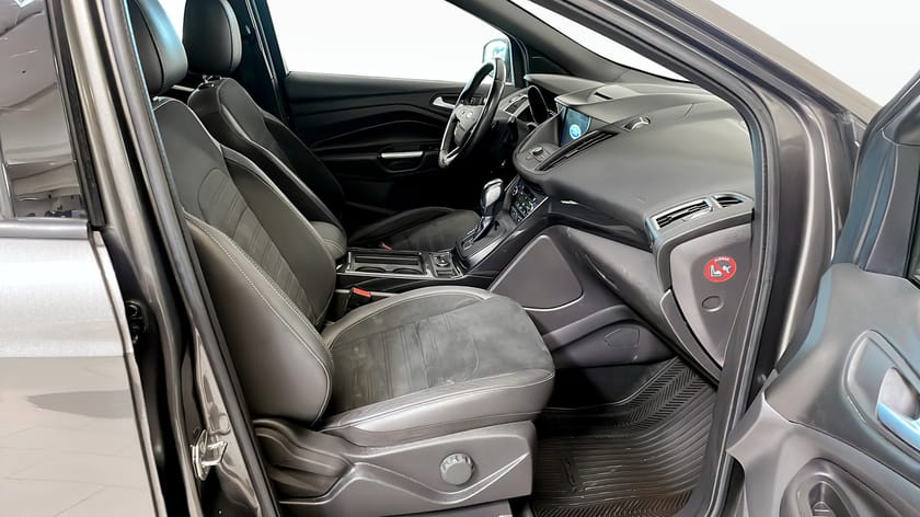 Bild 3 av Ford Kuga AWD 182hk ST-line 1,99% / Navi / CarPlay / Drag