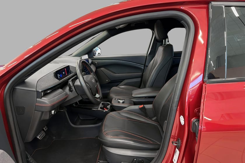 Bilde 3 av Ford Mustang Mach-E Long Range AWD LR / Pano / Teknopakke / Skiluke / Krok