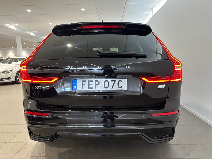 Bild 5 av Volvo XC60 Recharge T8 R-Design / Dragkrok / Panoramatak / Navigation / Backkamera /