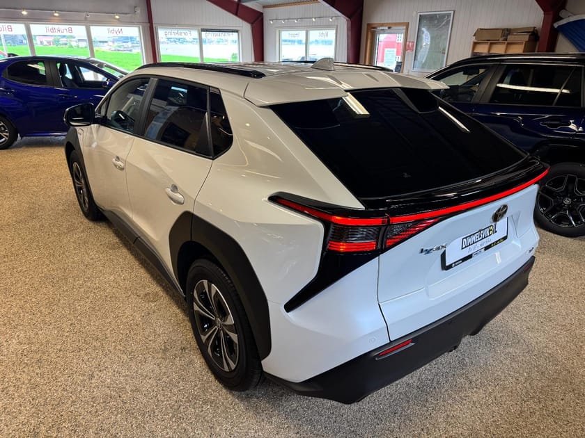 Bilde 3 av Toyota bZ4X AWD Active Tech