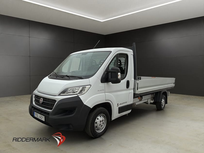 Bild 1 av Fiat Ducato Chassi Cab FLAKBIL 2.3 130hk Ny-Kamrem Värmare 3-Sits Moms