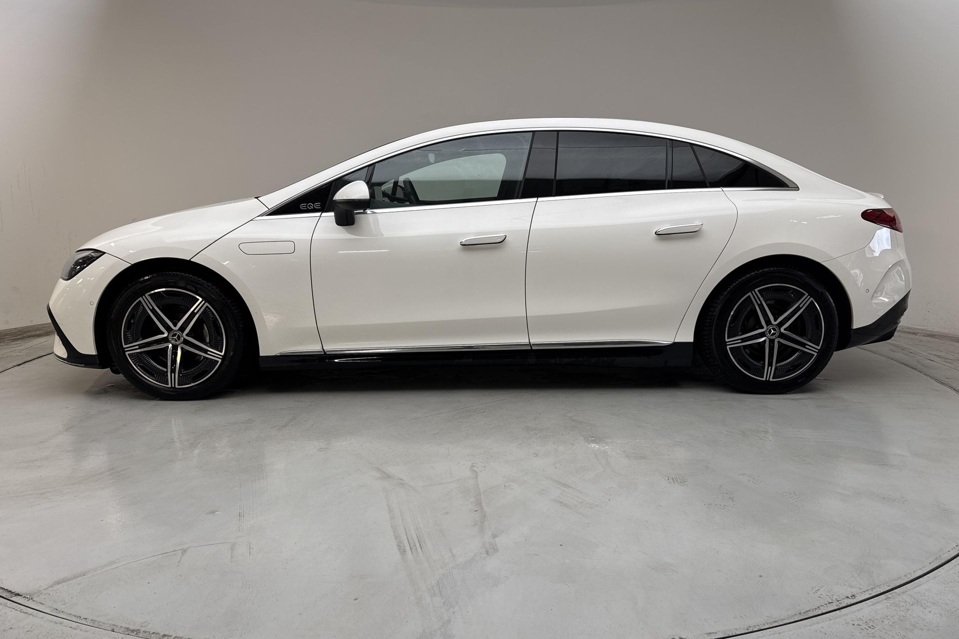 Mercedes-Benz EQE 350 4MATIC 2024, bild 2/10