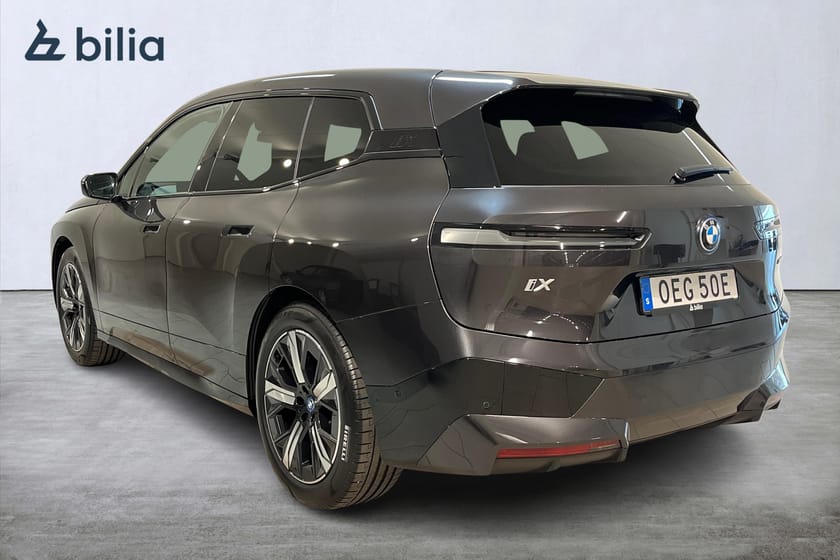 Bild 2 av BMW iX xDrive40 / Pano / H/K / Drag
