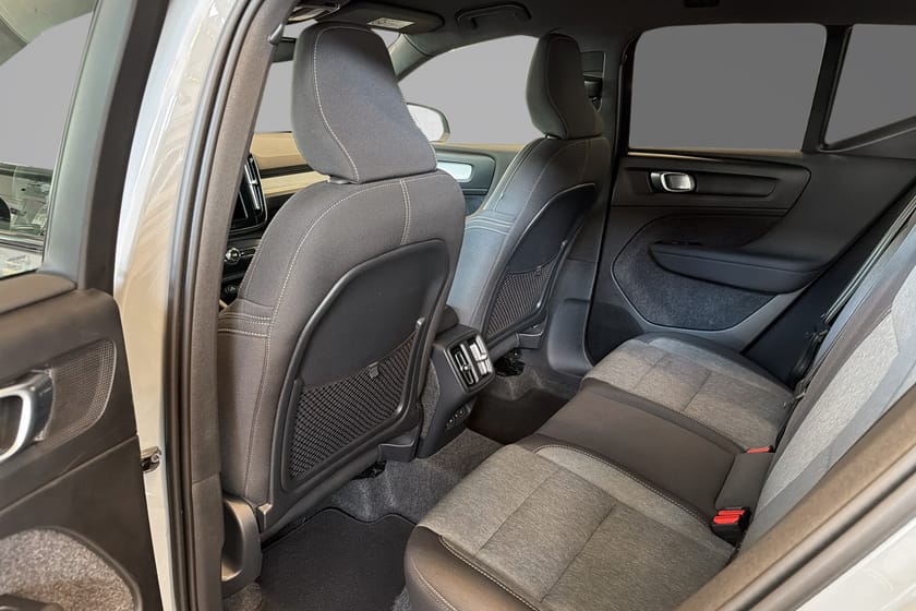 Bild 4 av Volvo XC40 B3 FWD Bensin Plus Dark