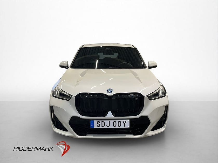 Bild 3 av BMW iX1 xDrive30 306hk  M Sport Kamera Pano H/K MOMS Drag