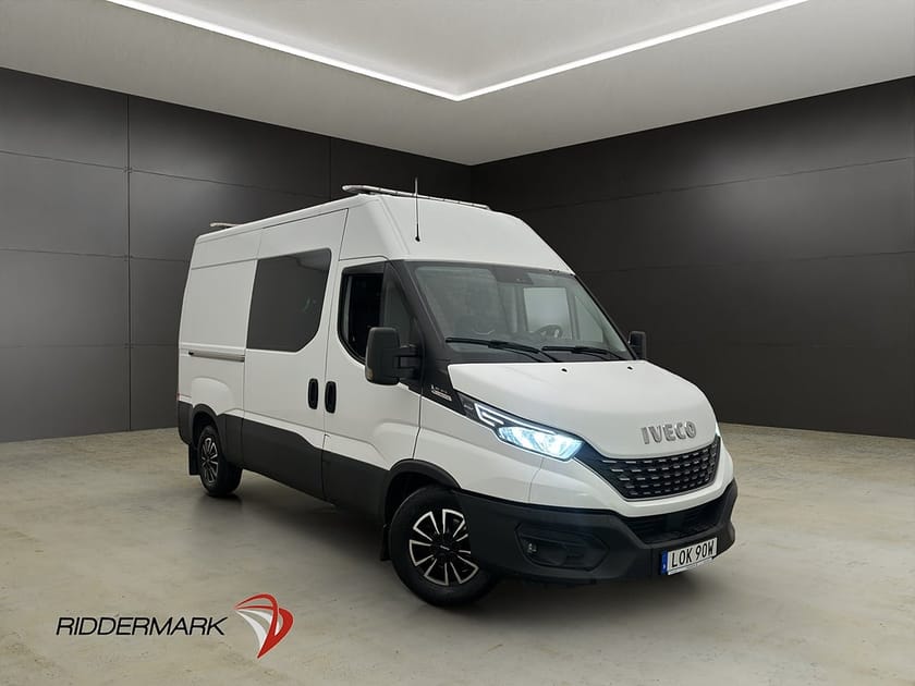 Bild 3 av Iveco Daily 35-210 Skåpbil L2H2 Dubbelhytt Värmare Dragkrok B-Kamera Moms