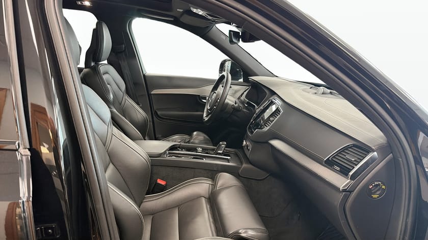 Bild 3 av Volvo XC90 7 Säten Recharge T8 R-Design PRO Edition, 7-Sits, B/W, Luftfjädring 22''