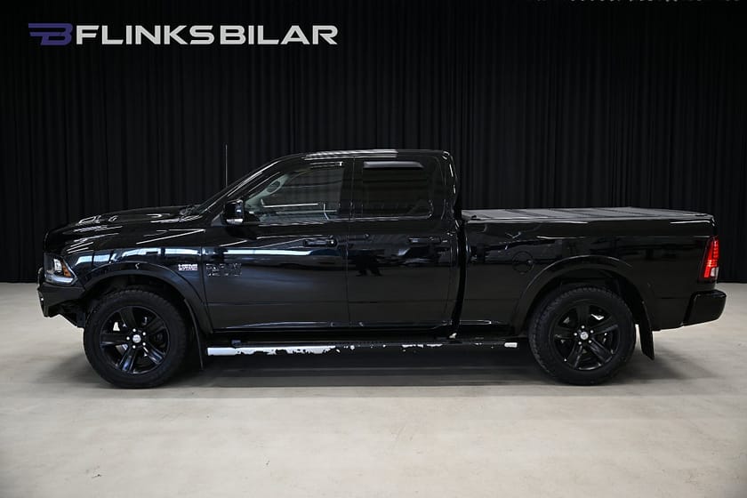 Bild 2 av RAM 1500 Quad Cab 5.7 V8 HEMI 4x4 395HK Automat|Taklucka|GPS|Backkamera