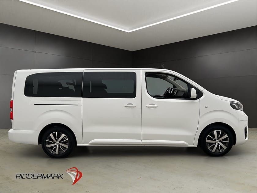 Bild 2 av Toyota Proace Verso Extra Lång Ny-Kamrem PDC HUD 9-Sits Moms