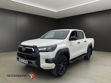 Toyota Hilux Dubbelhytt Invincible 2.8 4WD M/K-Värmare Drag Diff Moms