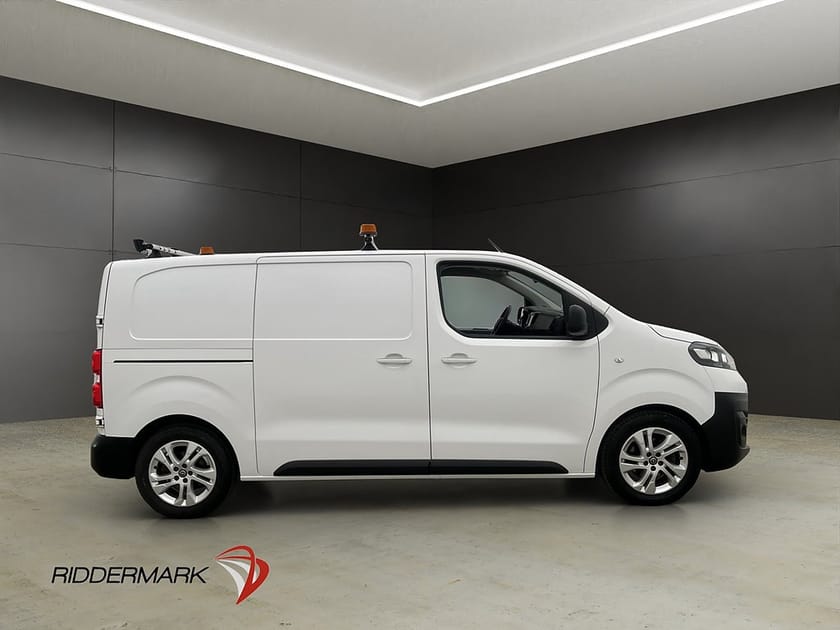 Bild 2 av Opel Vivaro-e Skåpbil L2 136hk Drag Kamera V-Inr 2xDörr CARPLAY Moms