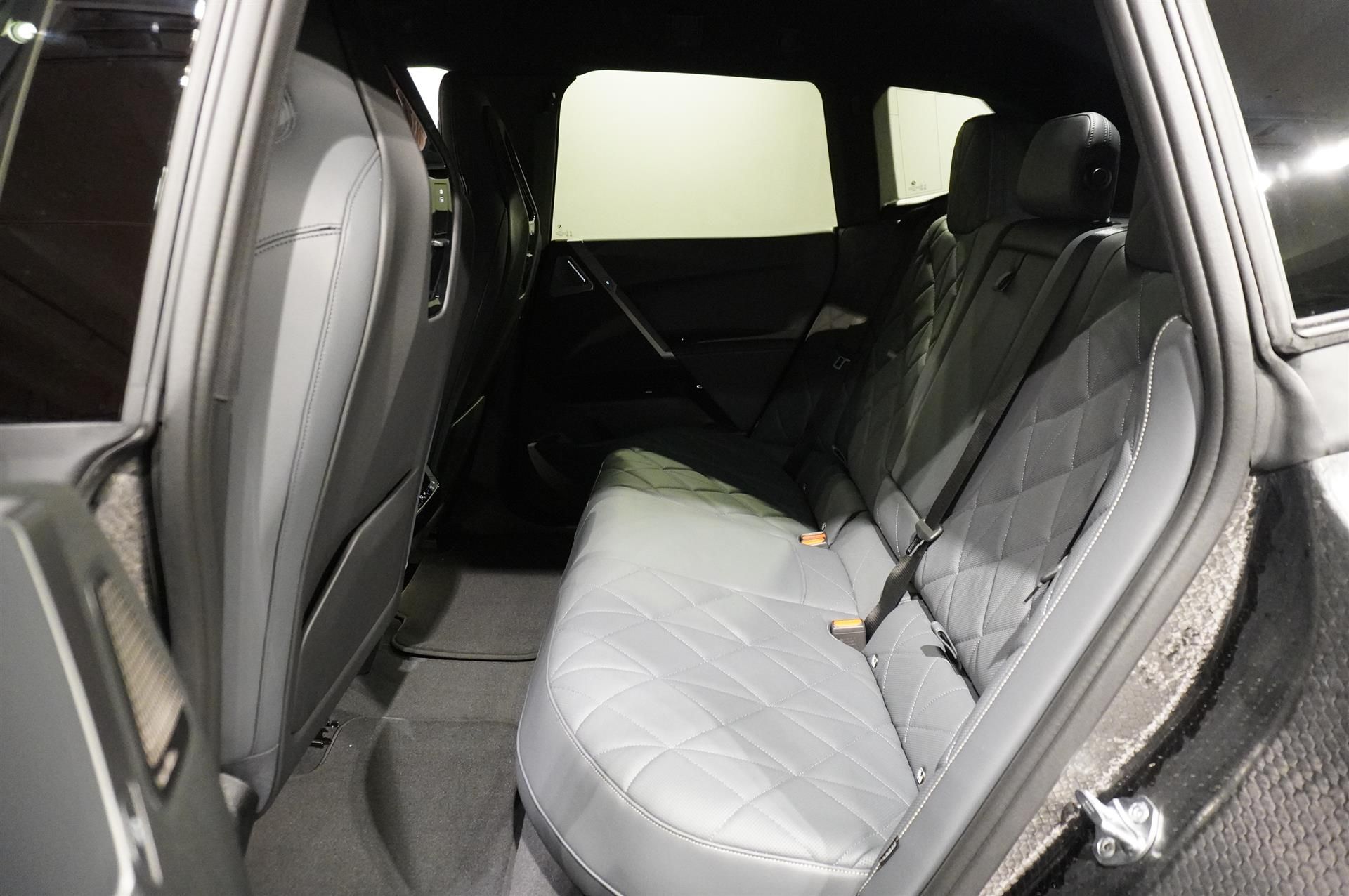 BMW iX xDrive60, 544ps, 2026