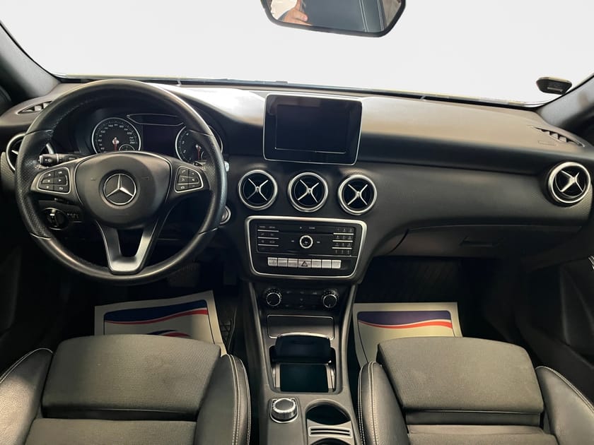 Bild 2 av Mercedes-Benz A 180 AMG Style 122hk *Backkamera/Tonade rutor*