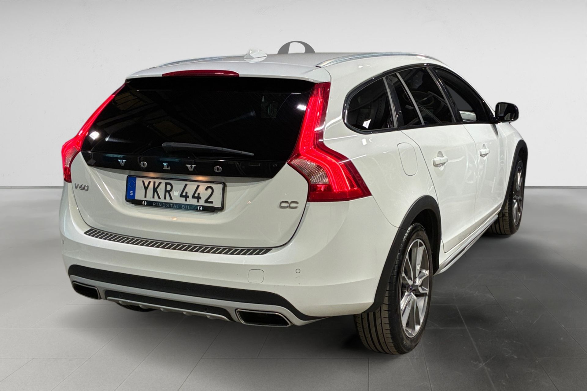 Volvo V60 Cross Country 2017, photo 6/25