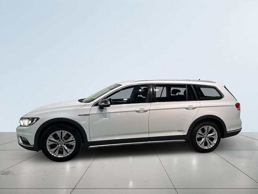 Bild 4 av Volkswagen Passat Alltrack 2.0 TDI 4Motion Drag Kamera Dvärm S/V-hjul