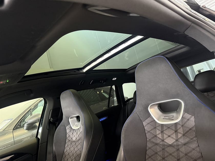 Bild 4 av Volkswagen Passat Variant eHybrid DSG  R-LINE PANO DRAG