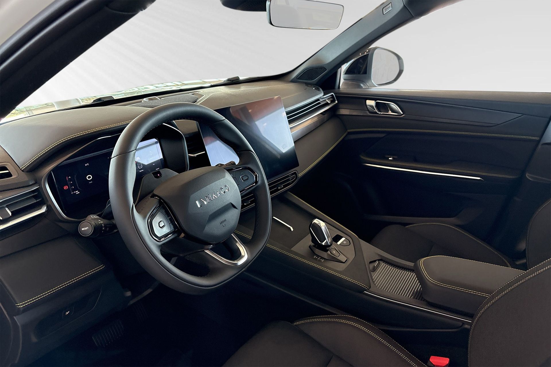 Lynk & Co 01 PHEV 2025, bild 6/10