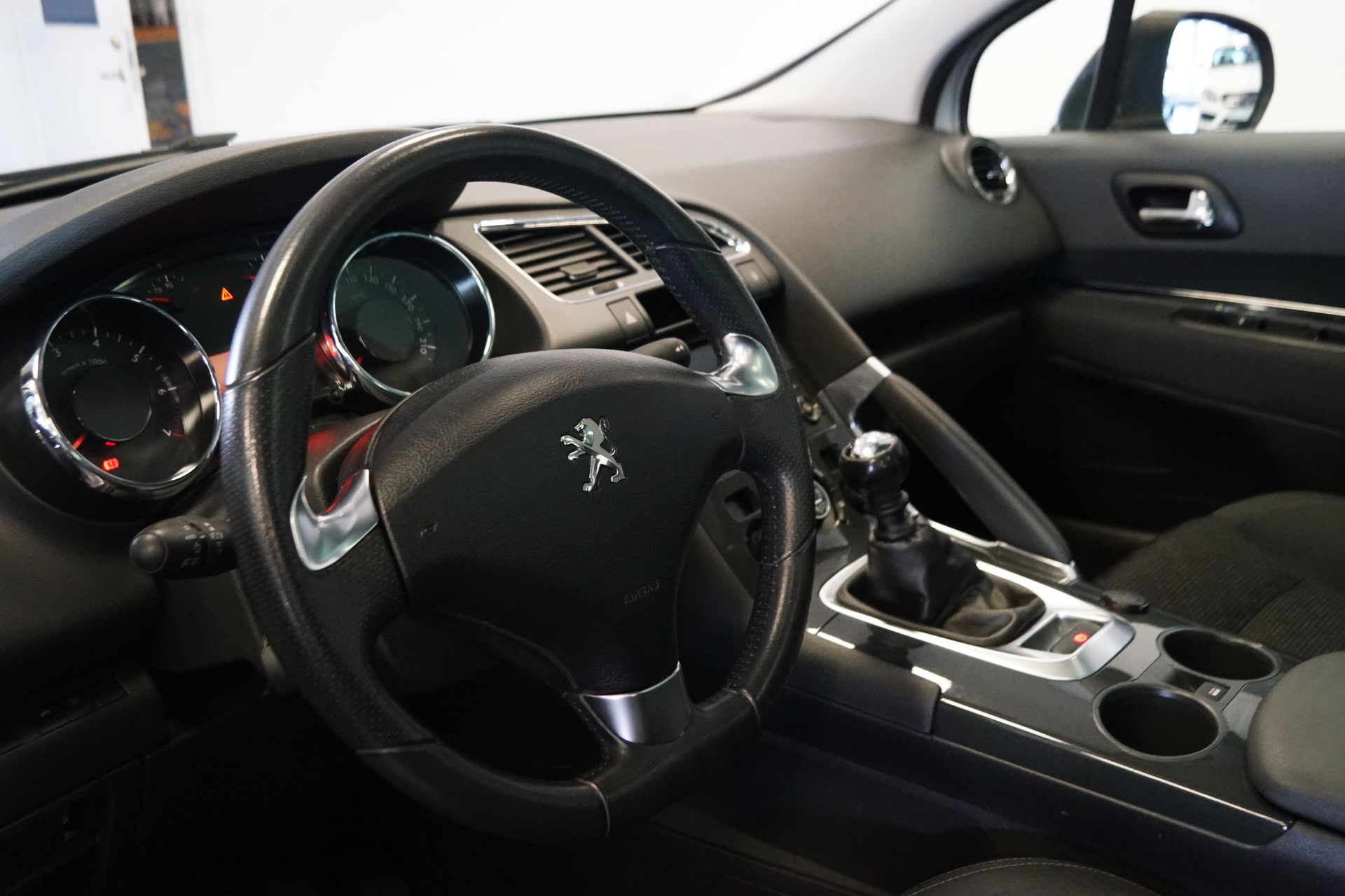 Peugeot 3008 1.2 e-THP Ponorama 2016, photo 6/10
