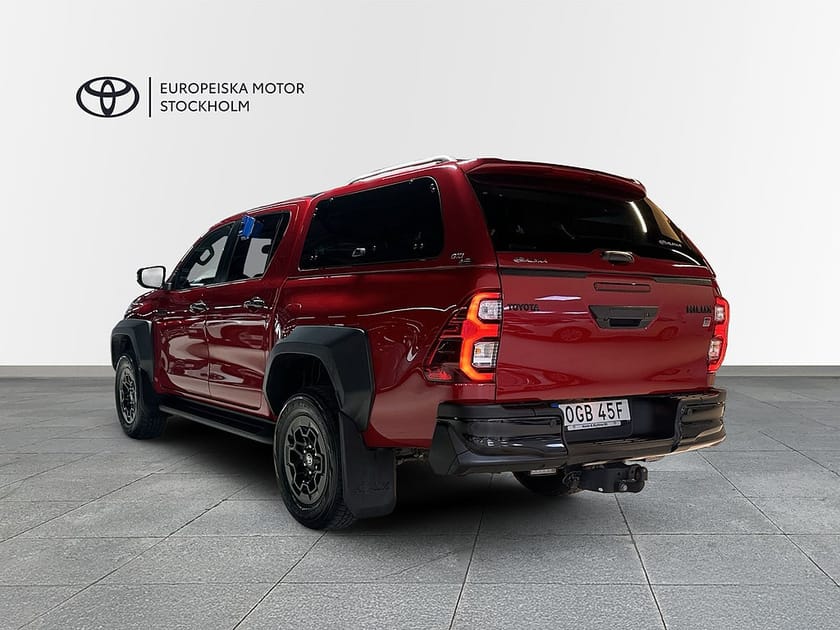Bild 2 av Toyota Hilux Dubbelhytt D-Cab 2.8 GR-Sport II 4WD / V-hjul/Drag/Kåpa/Frontbåge