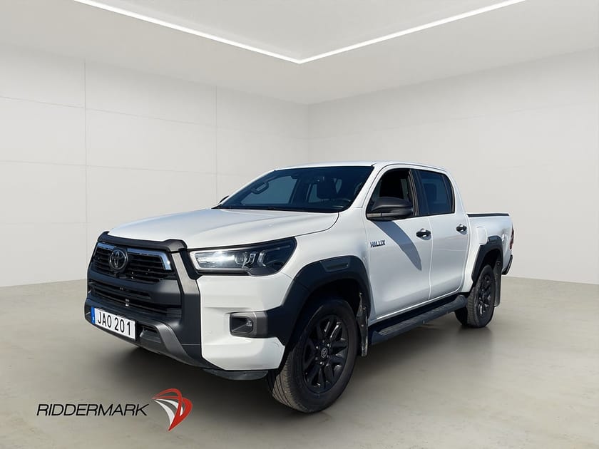 Bild 1 av Toyota Hilux Dubbelhytt Invincible 2.8 4WD Dragkrok JBL Diff 360° Moms
