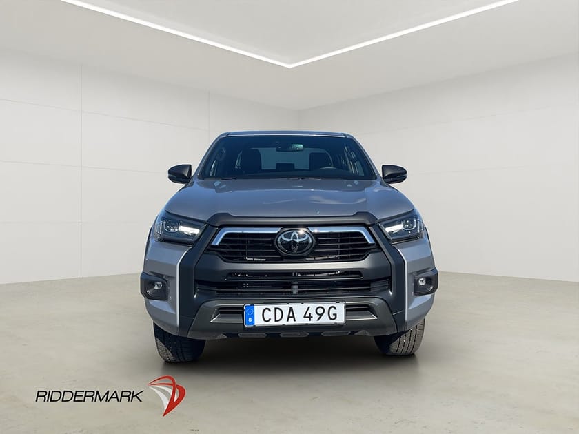 Bild 3 av Toyota Hilux Dubbelhytt Invincible 2.8 MHEV 4WD Drag B-Kamera Diff Moms